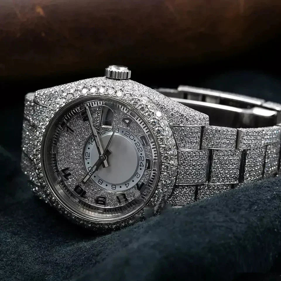 EXQUISITE 42MM SILVER DIAL WATCH