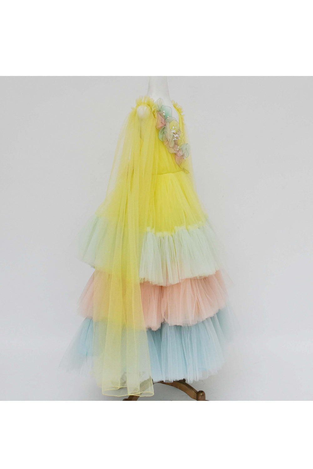 Multicolor net layers gown