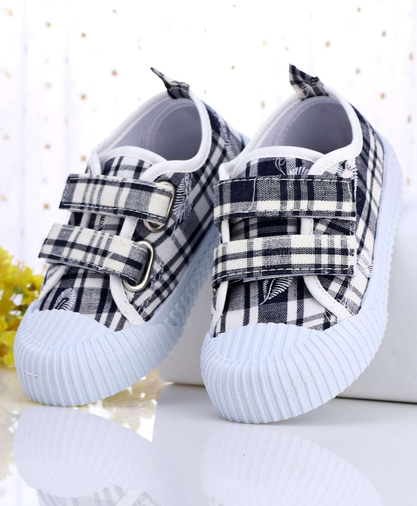Cute Walk by Babyhug Checks Casual Shoes – Black