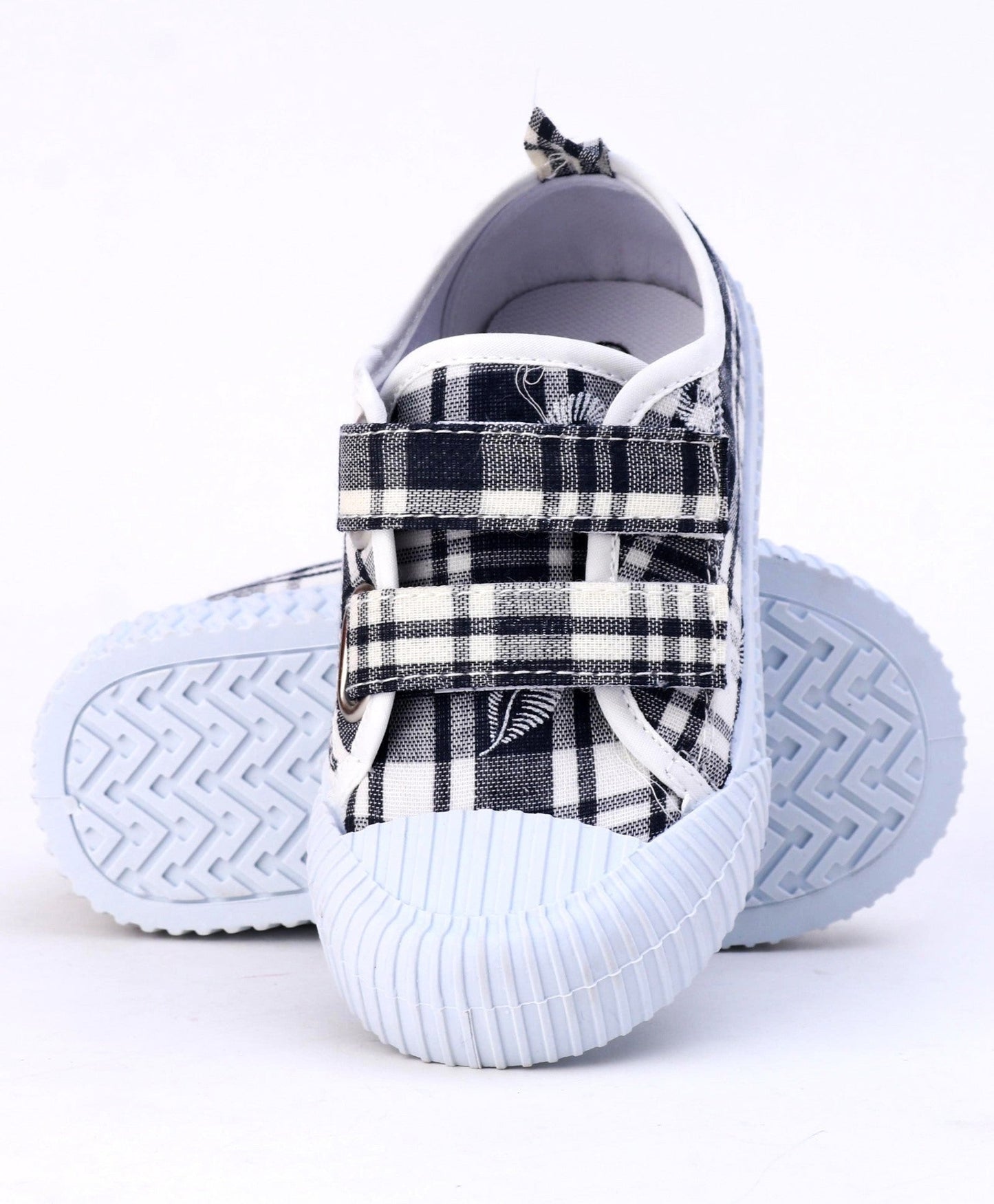 Cute Walk by Babyhug Checks Casual Shoes – Black